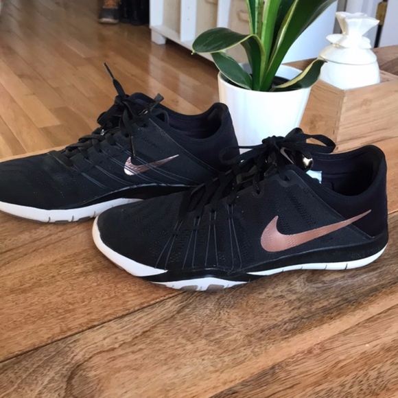 nike black with rose gold swoosh